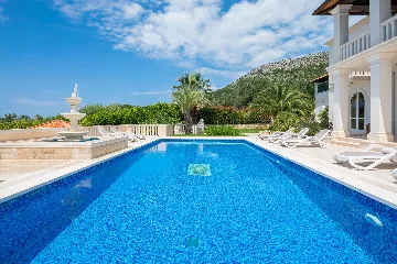 Refined Six-Bedroom Villa with Pool near Dubrovnik