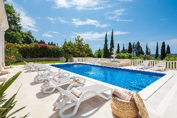 Refined Six-Bedroom Villa with Pool near Dubrovnik