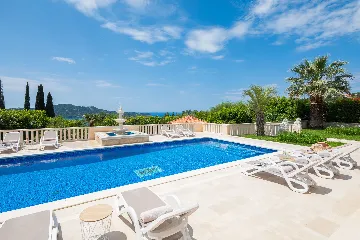 Refined Six-Bedroom Villa with Pool near Dubrovnik