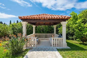Refined Six-Bedroom Villa with Pool near Dubrovnik