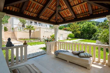 Refined Six-Bedroom Villa with Pool near Dubrovnik