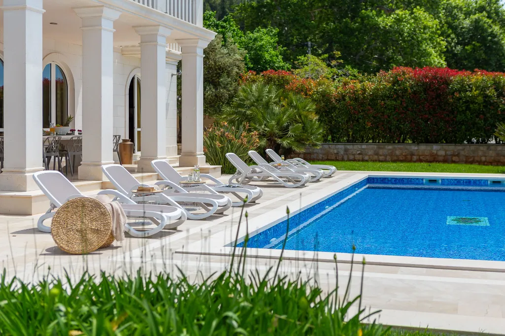 Refined Six-Bedroom Villa with Pool near Dubrovnik