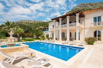 Refined Six-Bedroom Villa with Pool near Dubrovnik