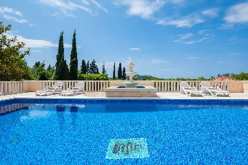 Refined Six-Bedroom Villa with Pool near Dubrovnik