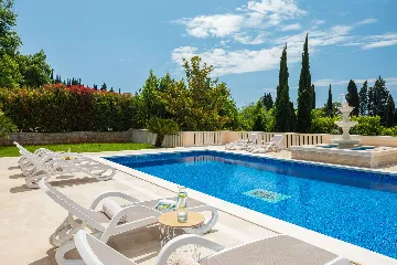 Refined Six-Bedroom Villa with Pool near Dubrovnik