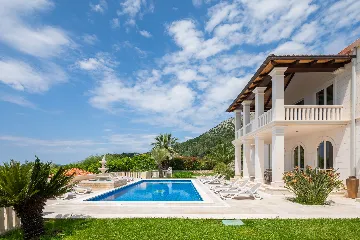 Refined Six-Bedroom Villa with Pool near Dubrovnik