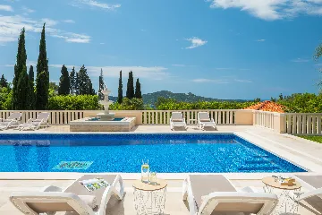 Refined Six-Bedroom Villa with Pool near Dubrovnik