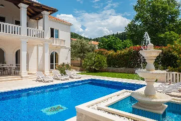 Refined Six-Bedroom Villa with Pool near Dubrovnik