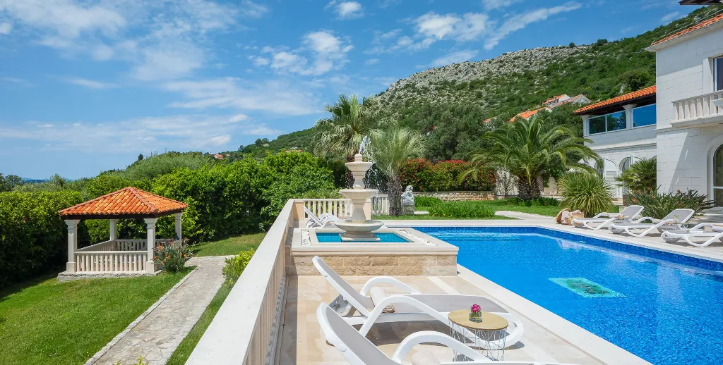 Refined Six-Bedroom Villa with Pool near Dubrovnik