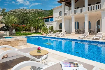 Refined Six-Bedroom Villa with Pool near Dubrovnik