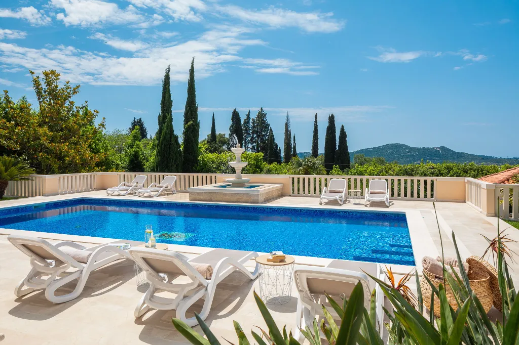 Refined Six-Bedroom Villa with Pool near Dubrovnik