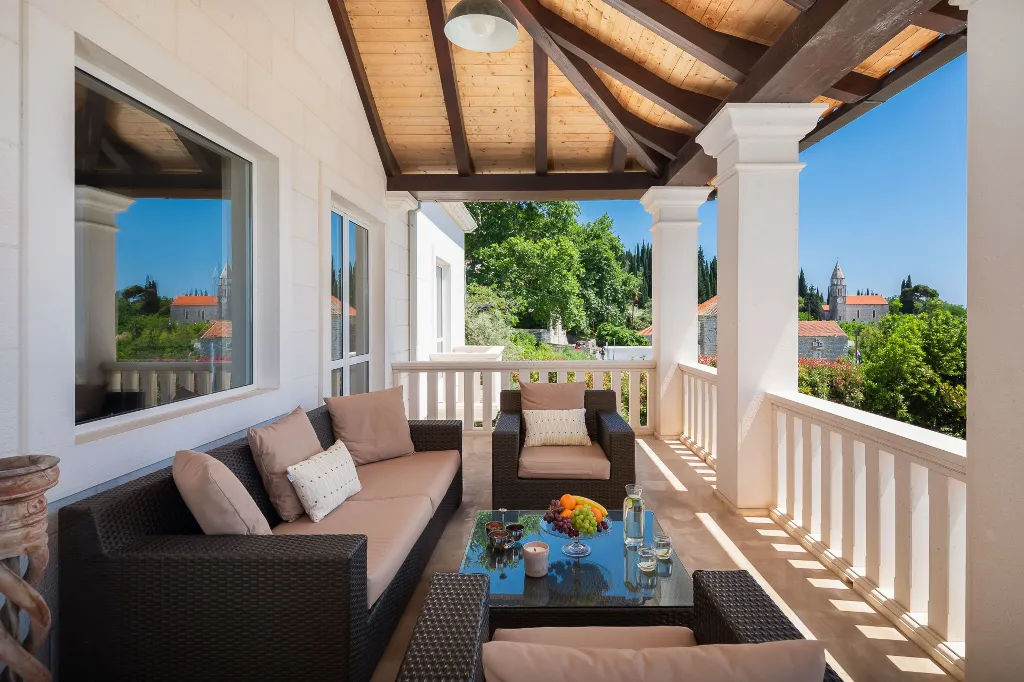 Refined Six-Bedroom Villa with Pool near Dubrovnik