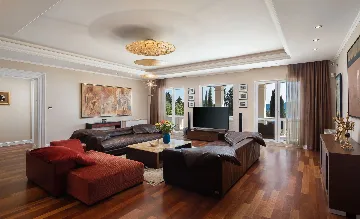 Refined Six-Bedroom Villa with Pool near Dubrovnik