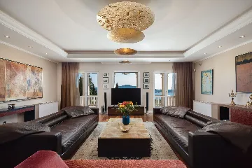 Refined Six-Bedroom Villa with Pool near Dubrovnik