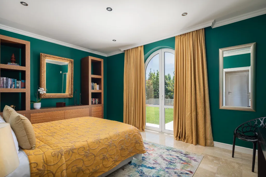 Refined Six-Bedroom Villa with Pool near Dubrovnik