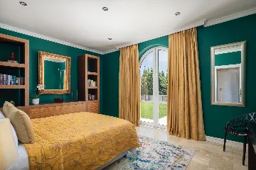 Refined Six-Bedroom Villa with Pool near Dubrovnik