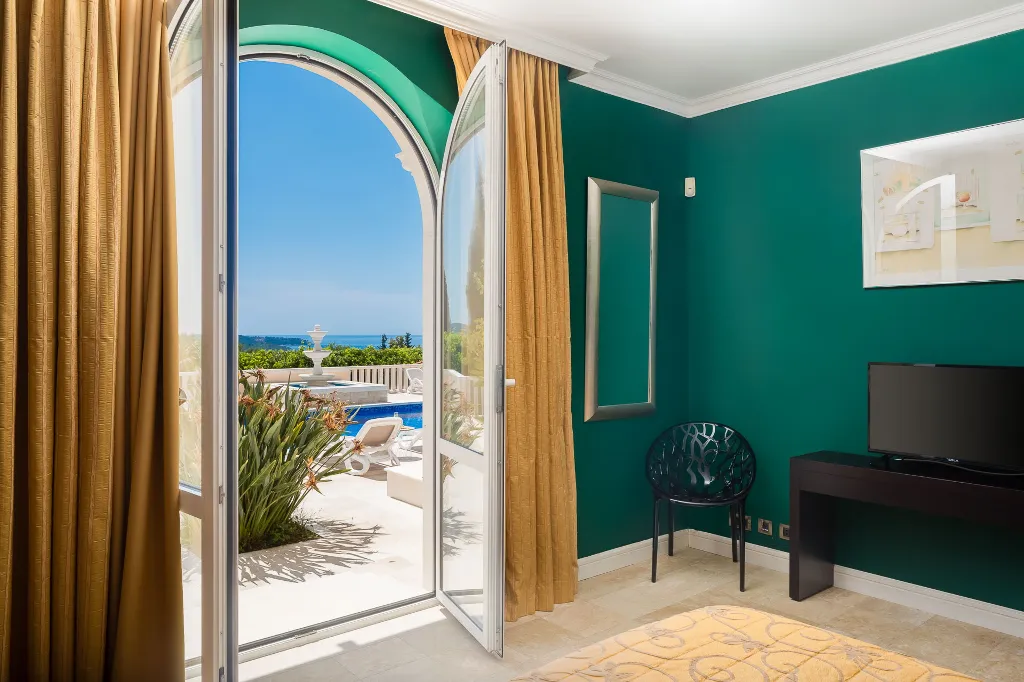 Refined Six-Bedroom Villa with Pool near Dubrovnik