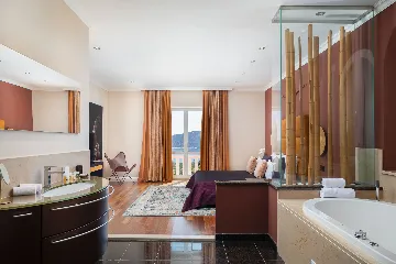 Refined Six-Bedroom Villa with Pool near Dubrovnik