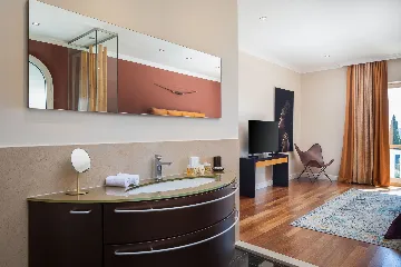 Refined Six-Bedroom Villa with Pool near Dubrovnik