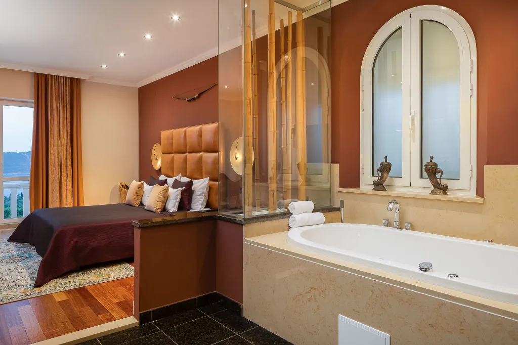 Refined Six-Bedroom Villa with Pool near Dubrovnik