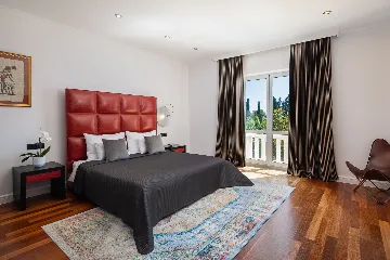 Refined Six-Bedroom Villa with Pool near Dubrovnik