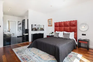 Refined Six-Bedroom Villa with Pool near Dubrovnik