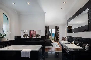 Refined Six-Bedroom Villa with Pool near Dubrovnik