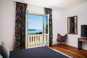 Refined Six-Bedroom Villa with Pool near Dubrovnik