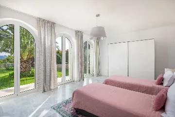 Refined Six-Bedroom Villa with Pool near Dubrovnik