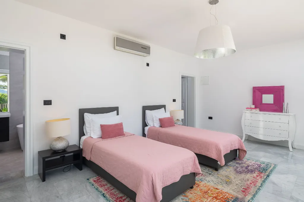 Refined Six-Bedroom Villa with Pool near Dubrovnik