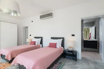 Refined Six-Bedroom Villa with Pool near Dubrovnik