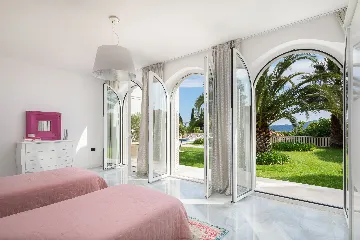 Refined Six-Bedroom Villa with Pool near Dubrovnik