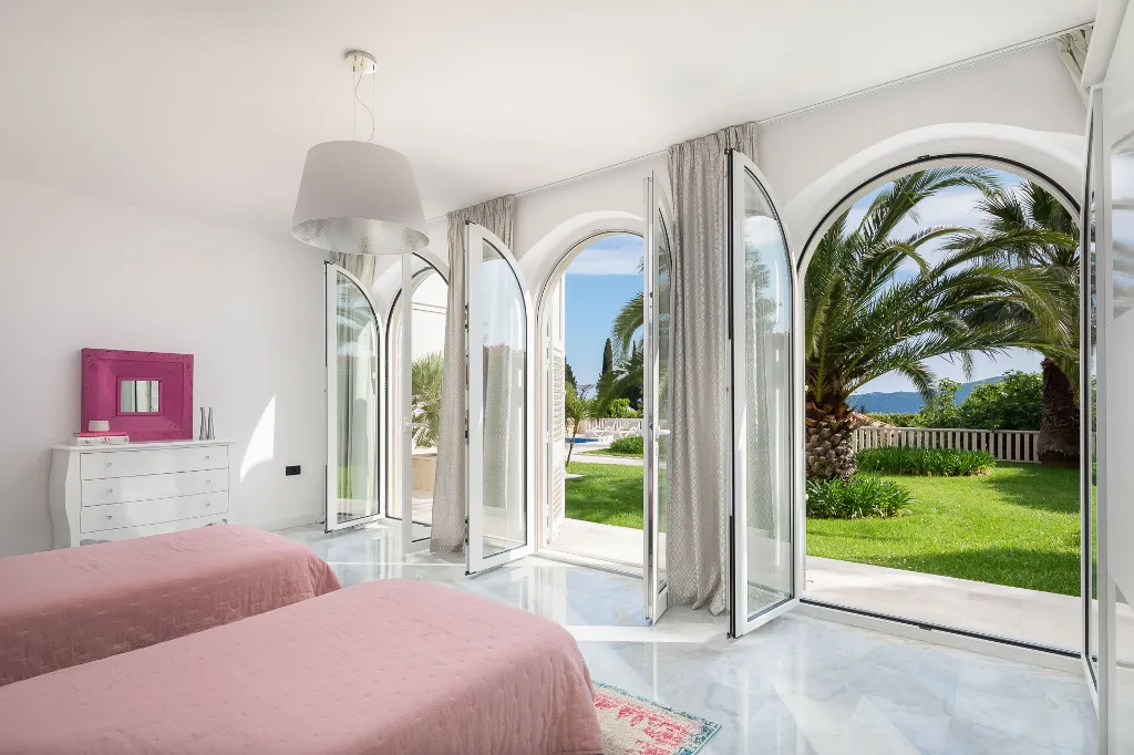 Refined Six-Bedroom Villa with Pool near Dubrovnik