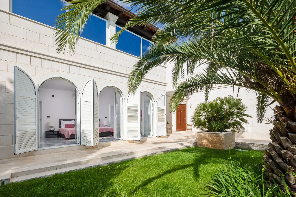 Refined Six-Bedroom Villa with Pool near Dubrovnik