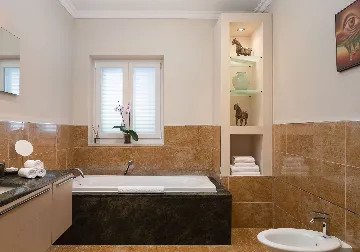 Refined Six-Bedroom Villa with Pool near Dubrovnik