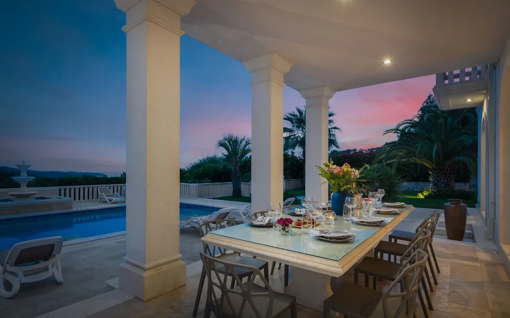 Refined Six-Bedroom Villa with Pool near Dubrovnik