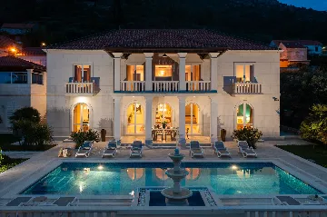 Refined Six-Bedroom Villa with Pool near Dubrovnik