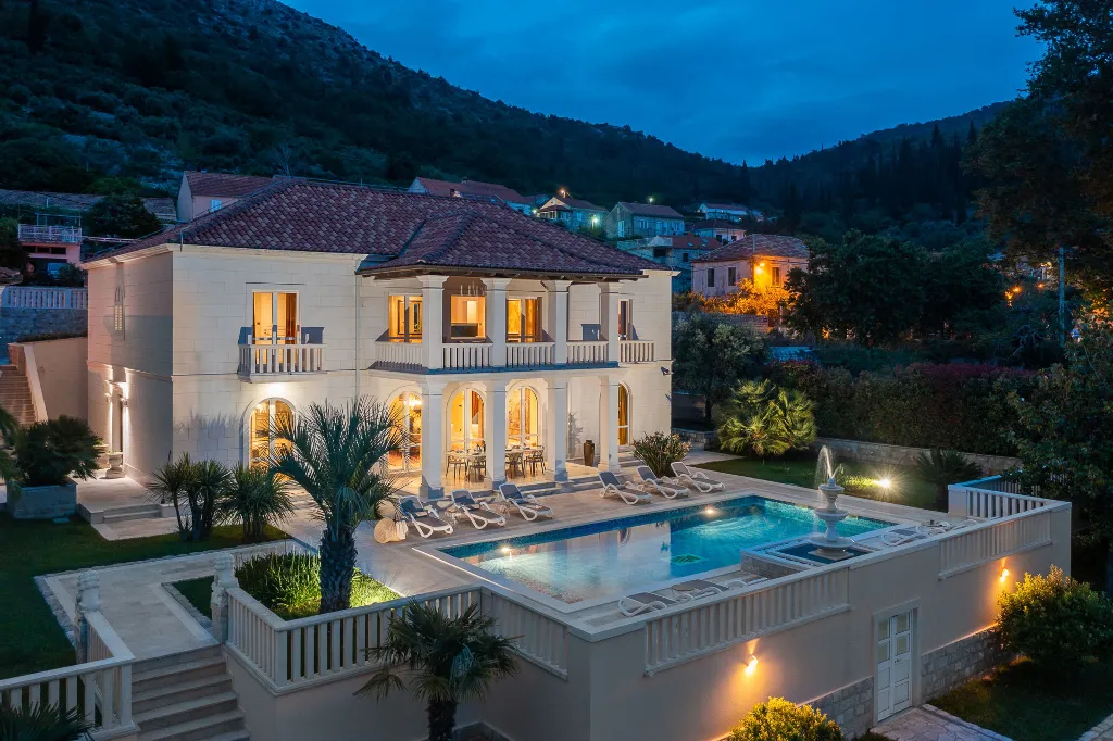 Refined Six-Bedroom Villa with Pool near Dubrovnik