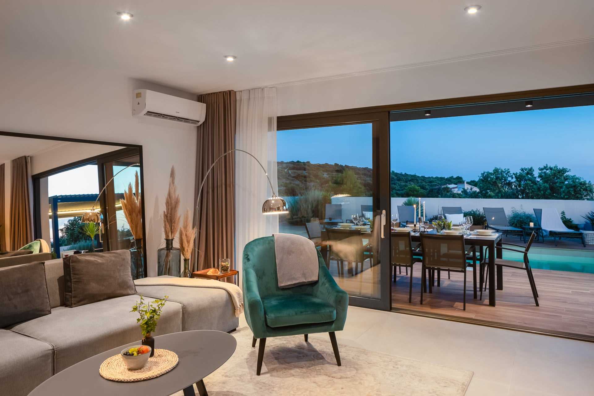 Luxury Villa Silvery with Pool