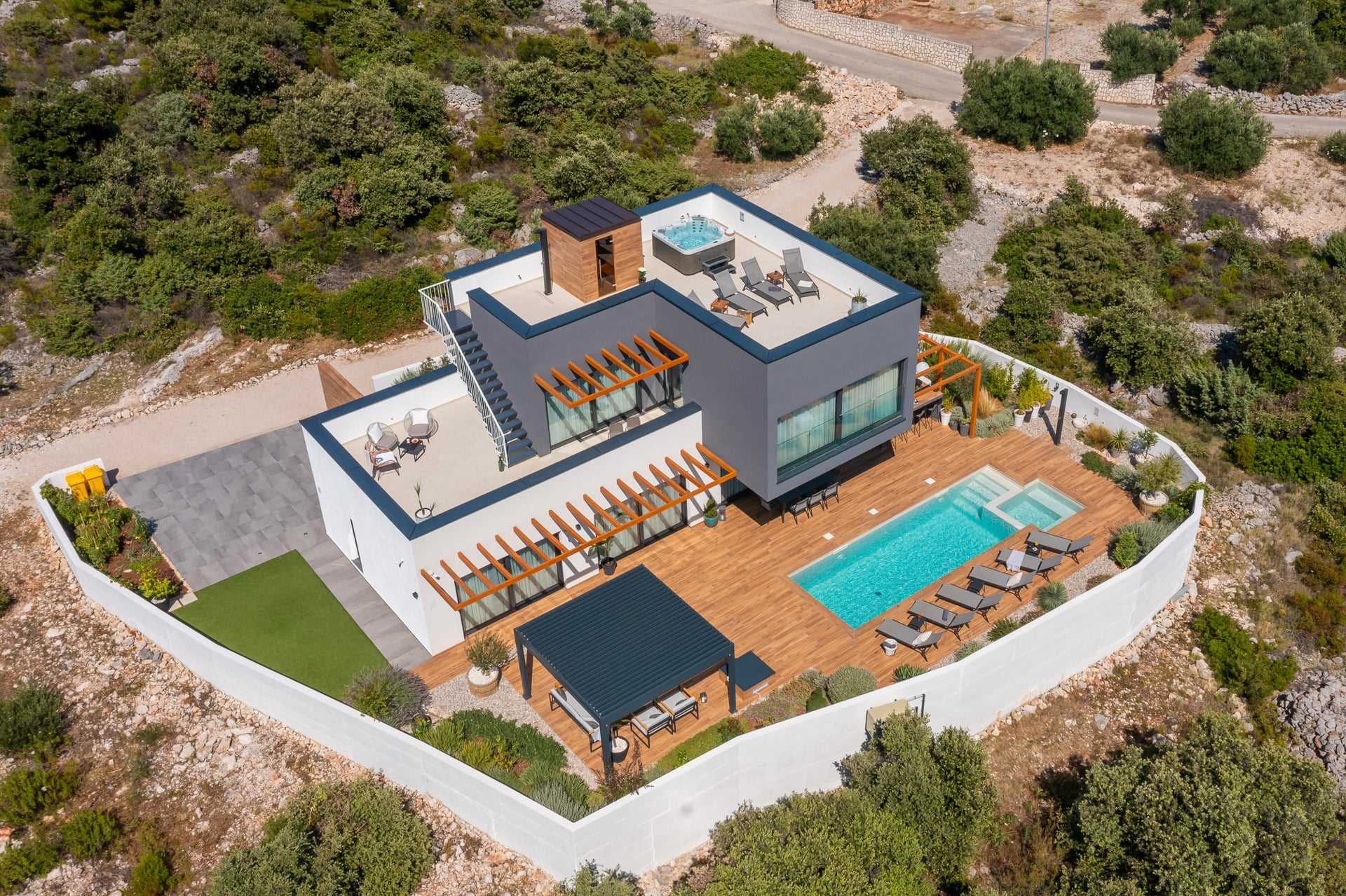 Luxury Villa Silvery with Pool