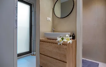 Modern Villa with Pool and Rooftop in Kanica