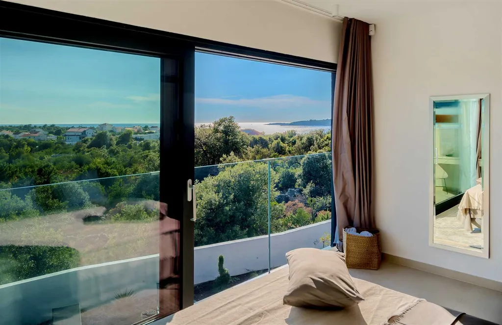 Modern Villa with Pool and Rooftop in Kanica