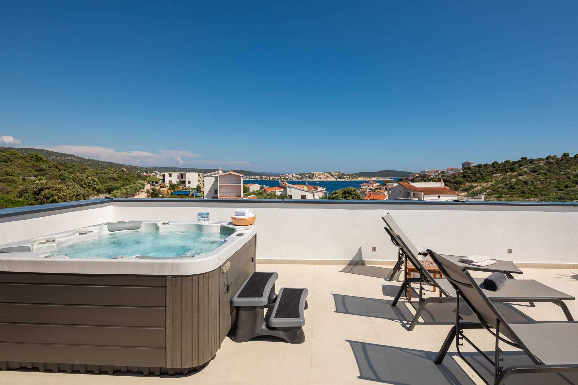 Luxury Villa Silvery with Pool