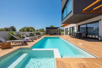 Modern Villa with Pool and Rooftop in Kanica