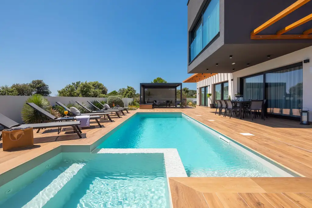 Modern Villa with Pool and Rooftop in Kanica