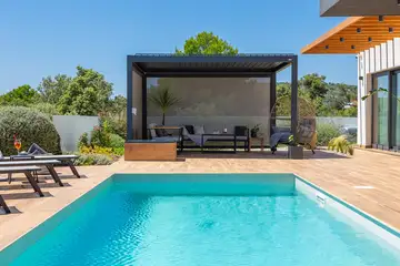 Modern Villa with Pool and Rooftop in Kanica