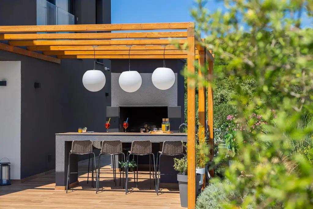 Modern Villa with Pool and Rooftop in Kanica