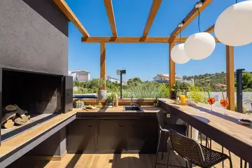 Modern Villa with Pool and Rooftop in Kanica