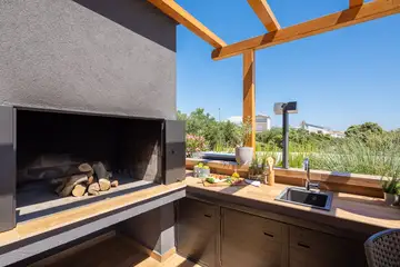 Modern Villa with Pool and Rooftop in Kanica