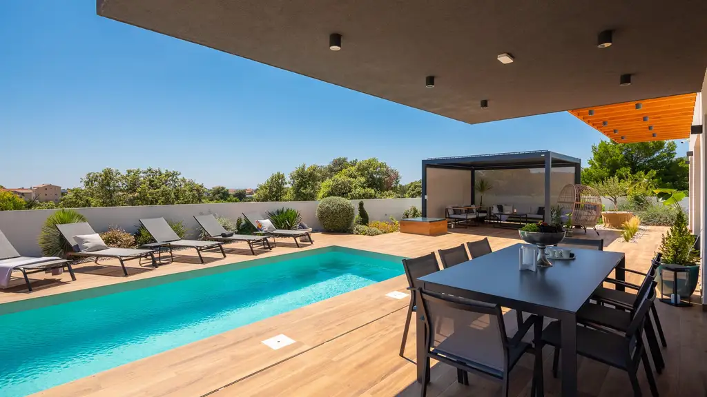 Modern Villa with Pool and Rooftop in Kanica